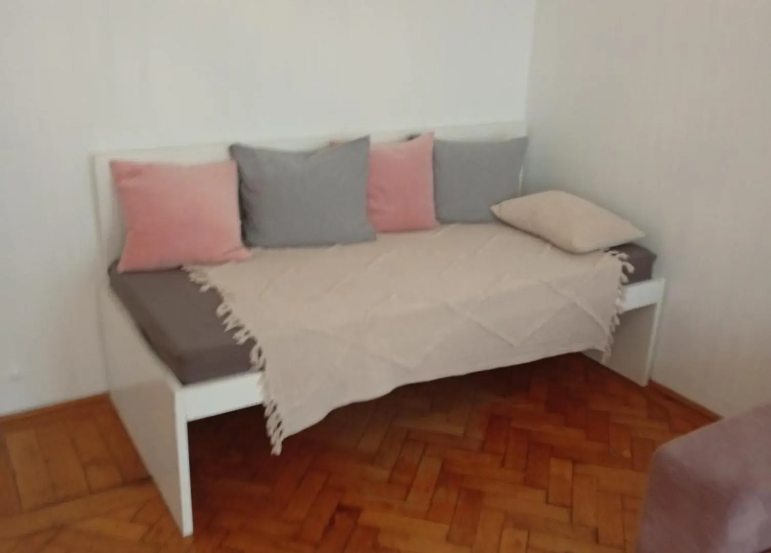 Flowers Apartment In Vienna